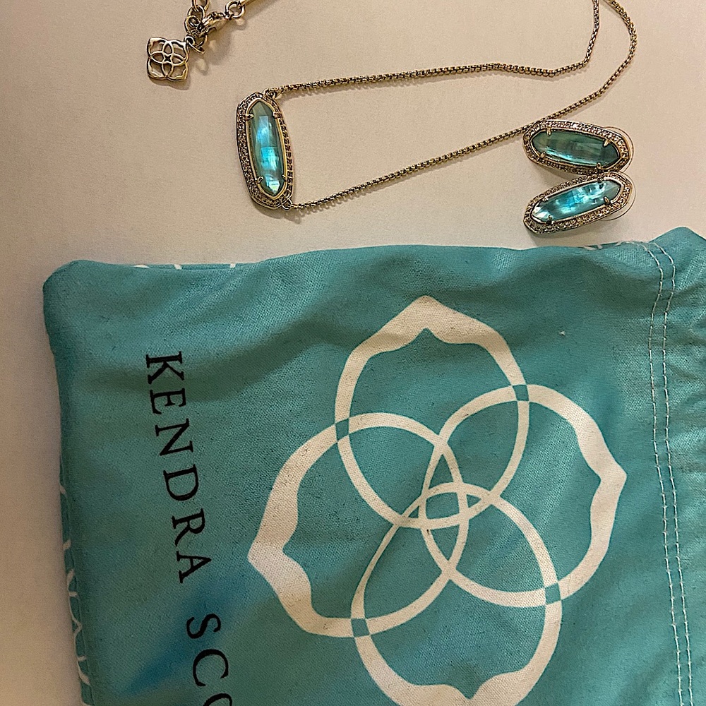 Like new Kendra Scott necklace and earrings